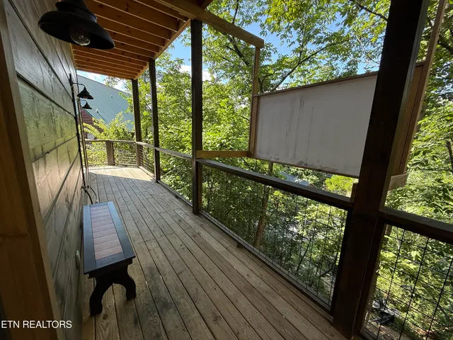 $1,200,000 | 323 Silver Stone Way, Pigeon Forge, TN 37863