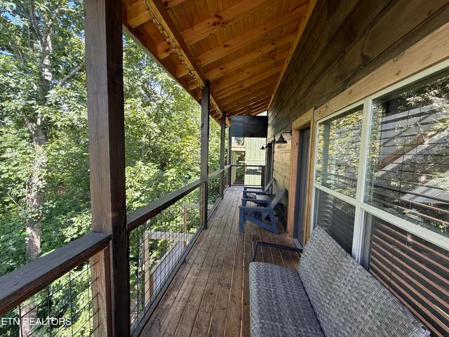 $1,200,000 | 323 Silver Stone Way, Pigeon Forge, TN 37863