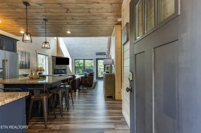 $1,200,000 | 323 Silver Stone Way, Pigeon Forge, TN 37863