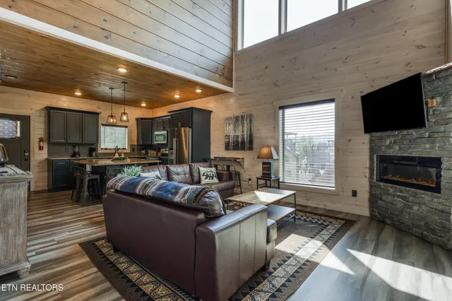 $1,200,000 | 323 Silver Stone Way, Pigeon Forge, TN 37863