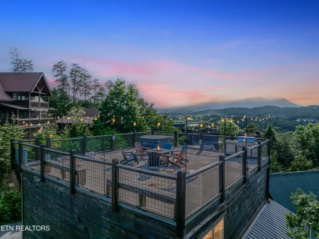 $1,200,000 | 323 Silver Stone Way, Pigeon Forge, TN 37863