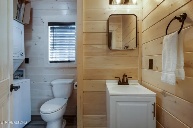 $1,200,000 | 323 Silver Stone Way, Pigeon Forge, TN 37863