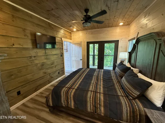 $1,200,000 | 323 Silver Stone Way, Pigeon Forge, TN 37863