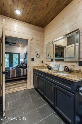 $1,200,000 | 323 Silver Stone Way, Pigeon Forge, TN 37863