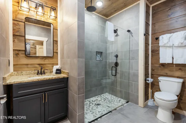 $1,200,000 | 323 Silver Stone Way, Pigeon Forge, TN 37863