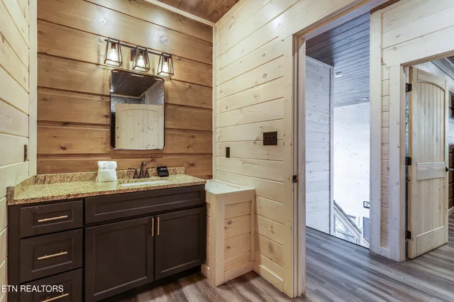 $1,200,000 | 323 Silver Stone Way, Pigeon Forge, TN 37863