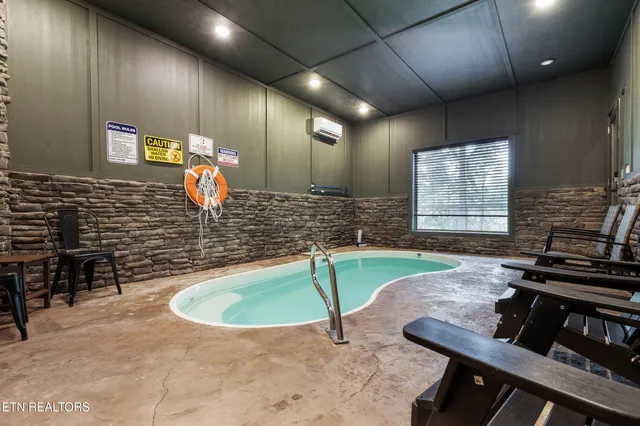 $1,200,000 | 323 Silver Stone Way, Pigeon Forge, TN 37863