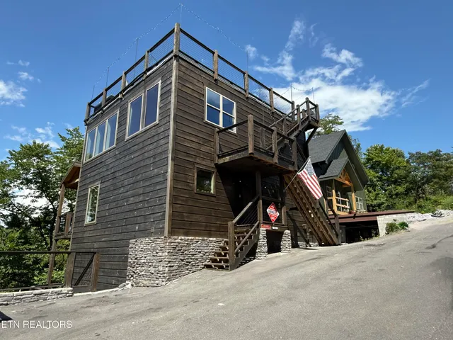 $1,200,000 | 323 Silver Stone Way, Pigeon Forge, TN 37863