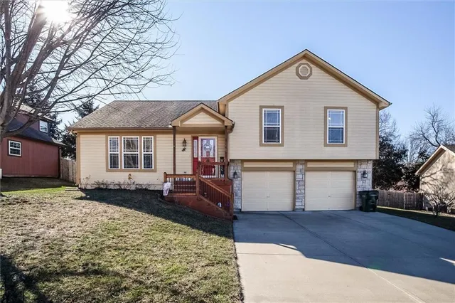 $350,000 | 918 South 17th Street, Leavenworth, KS 66048
