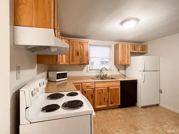 $2,400 | 330 North Roosevelt Street, Bloomington, IN 47408