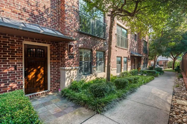 $735,000 | 2411 North Hall Street, Unit 38, Dallas, TX 75204