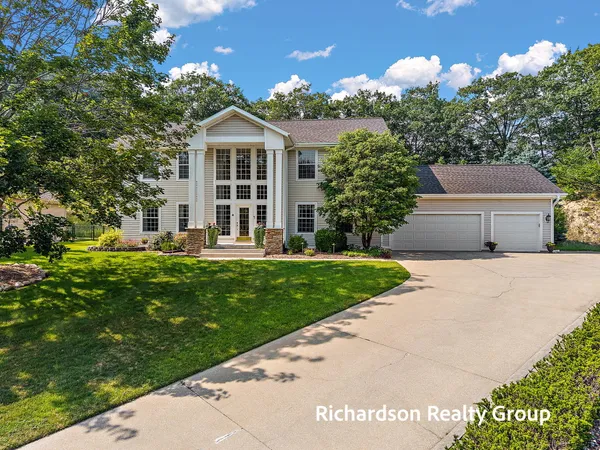 $724,900 | 18657 Sioux Drive, Spring Lake, MI 49456