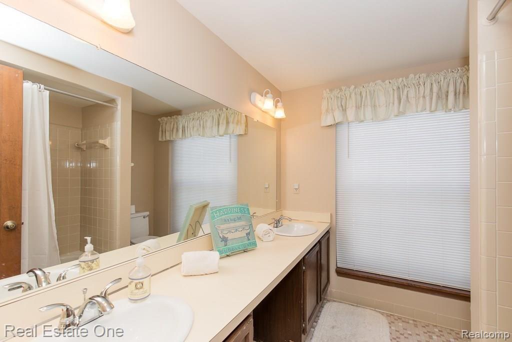 464 Timberline Drive Rochester Hills, MI 48309 - Photo 15 of 21