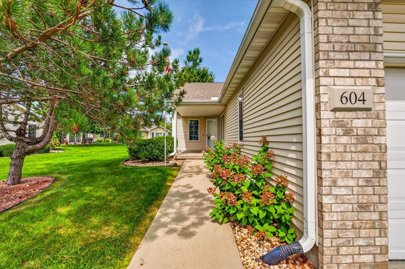 604 Springbrook Circle DeForest, WI 53532 - Photo 5 of 45 Gallery Image 5