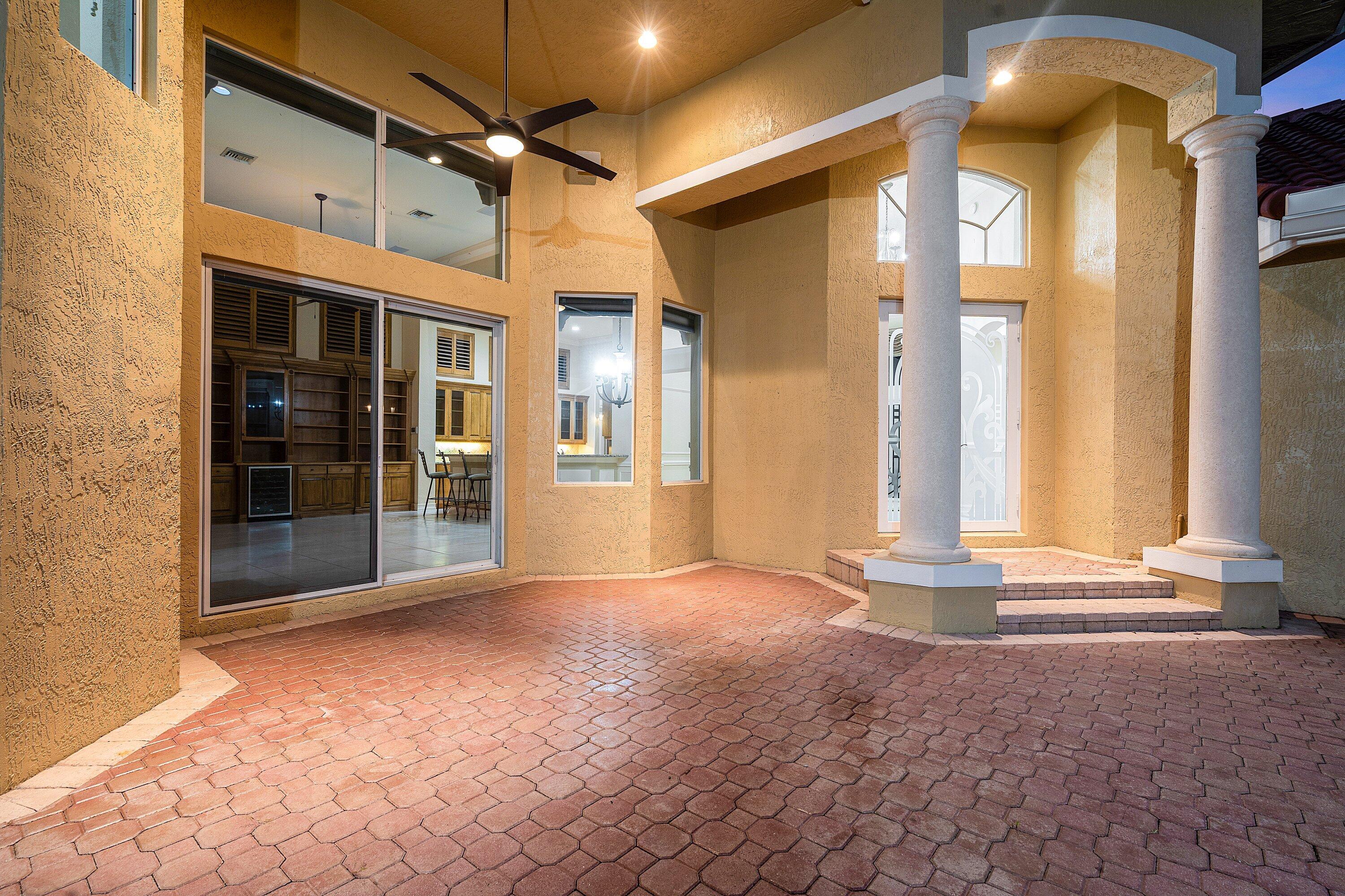 7077 Vía Mediterrania Boca Raton, FL 33433 - Photo 15 of 74 070-7077ViaMediterrania-BocaRaton-FL-334