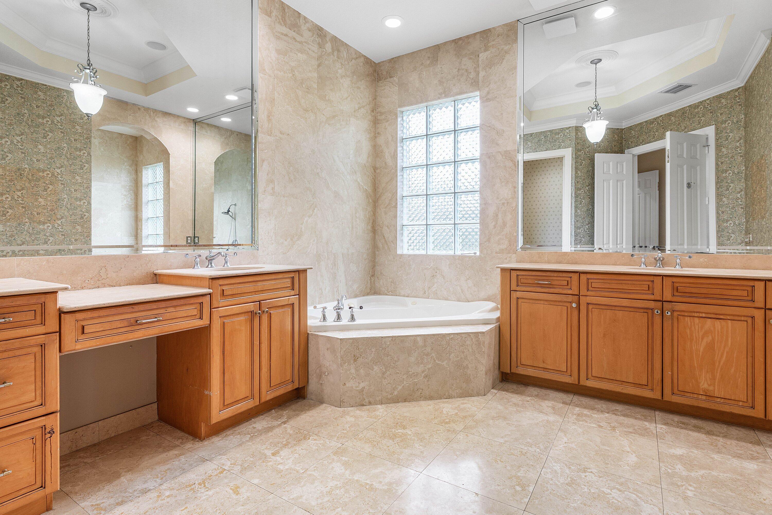 7077 Vía Mediterrania Boca Raton, FL 33433 - Photo 30 of 74 019-7077ViaMediterrania-BocaRaton-FL-334