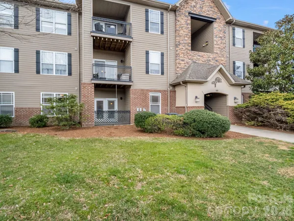 $249,999 | 181 Brickton Village Circle, Unit 105, Fletcher, NC 28732