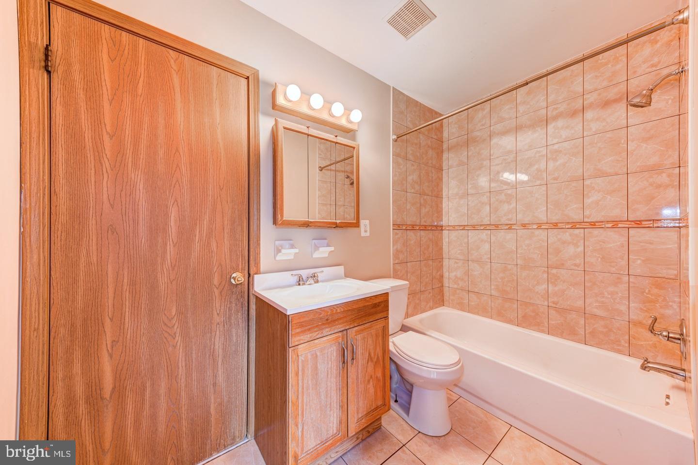 426 Valley Road Elkins Park, PA 19027 - Photo 24 of 28 Full Bathroom