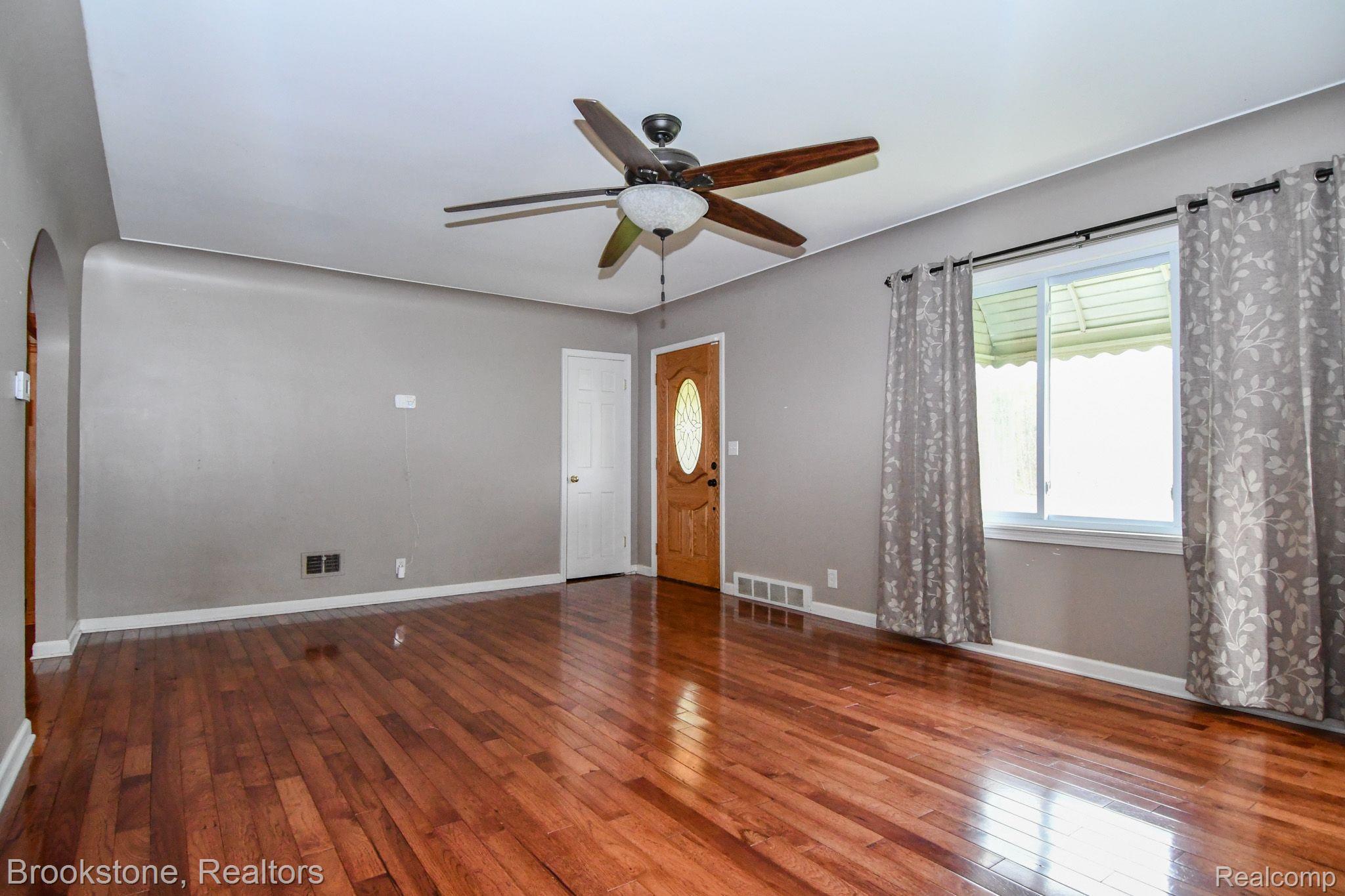7489 Perry Road Grand Blanc, MI 48439 - Photo 8 of 42 Gallery Image 8