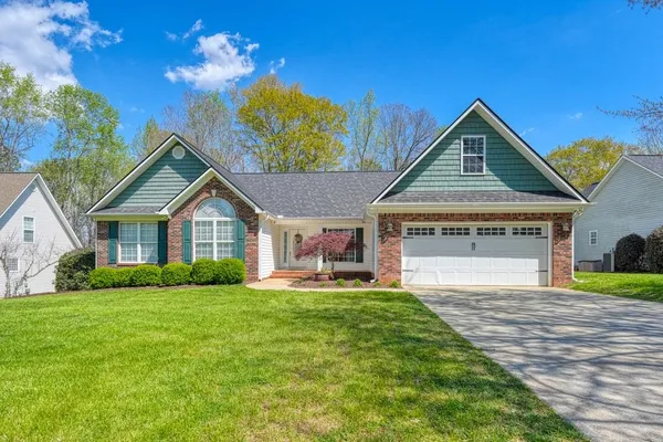 $329,900 | 860 Thackston Drive, Spartanburg, SC 29307