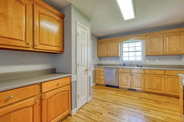 $329,900 | 860 Thackston Drive, Spartanburg, SC 29307