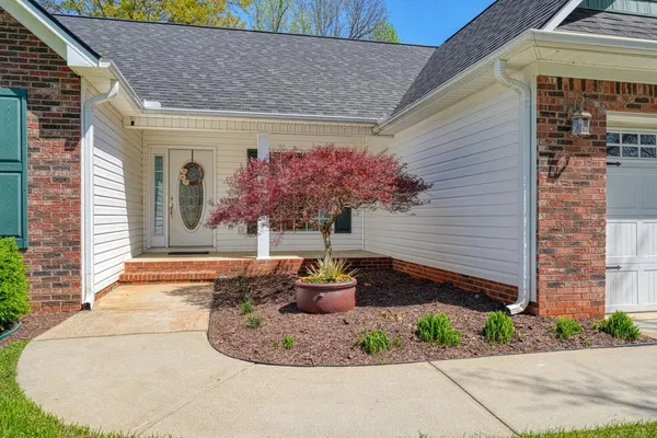 $329,900 | 860 Thackston Drive, Spartanburg, SC 29307