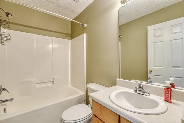 $329,900 | 860 Thackston Drive, Spartanburg, SC 29307