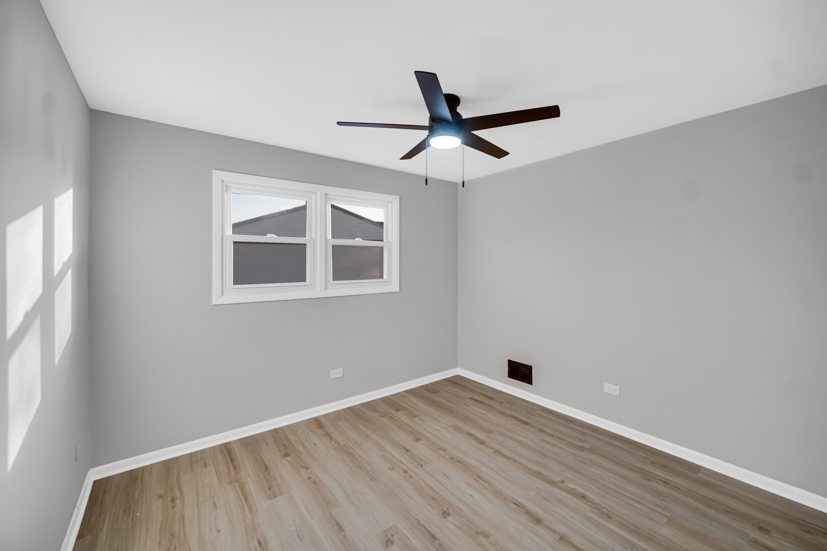6827 Sussex Road Tinley Park, IL 60477 - Photo 15 of 27 a view of empty room with wooden floor and fan