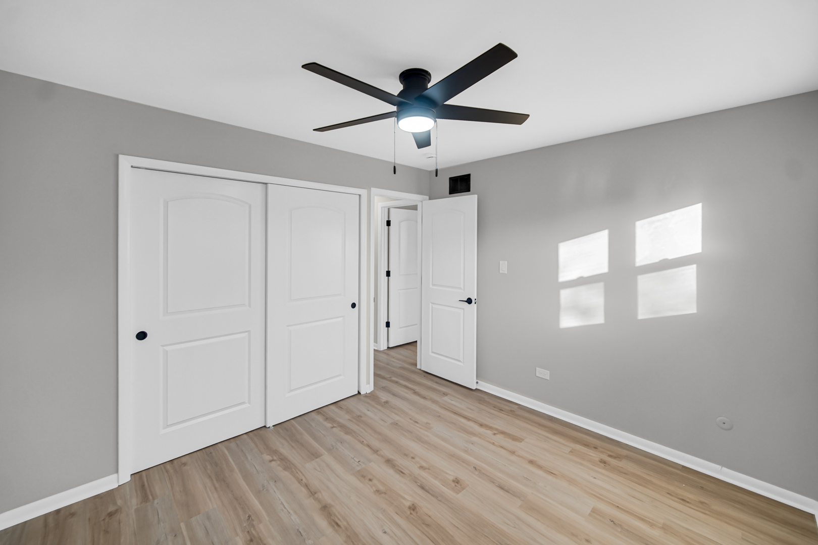 6827 Sussex Road Tinley Park, IL 60477 - Photo 16 of 27 a view of empty room with wooden floor and ceiling fan