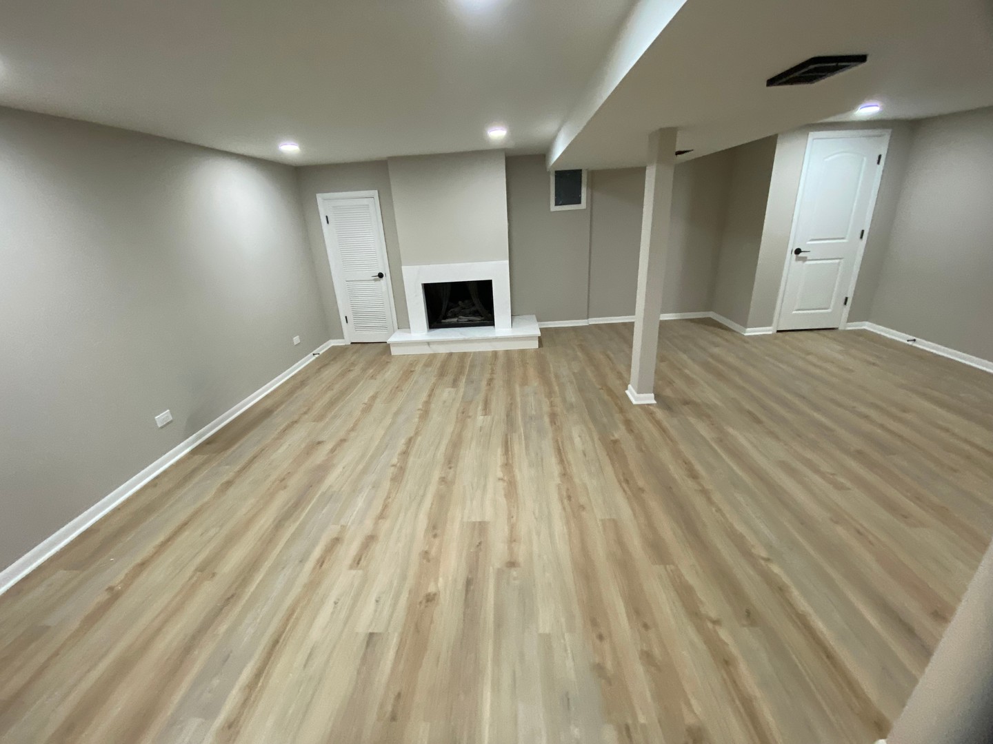 6827 Sussex Road Tinley Park, IL 60477 - Photo 19 of 27 a view of an empty room with wooden floor