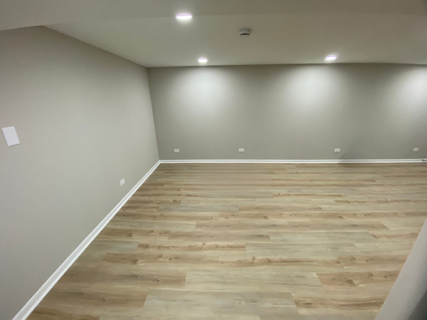 6827 Sussex Road Tinley Park, IL 60477 - Photo 20 of 27 a view of room with an empty space