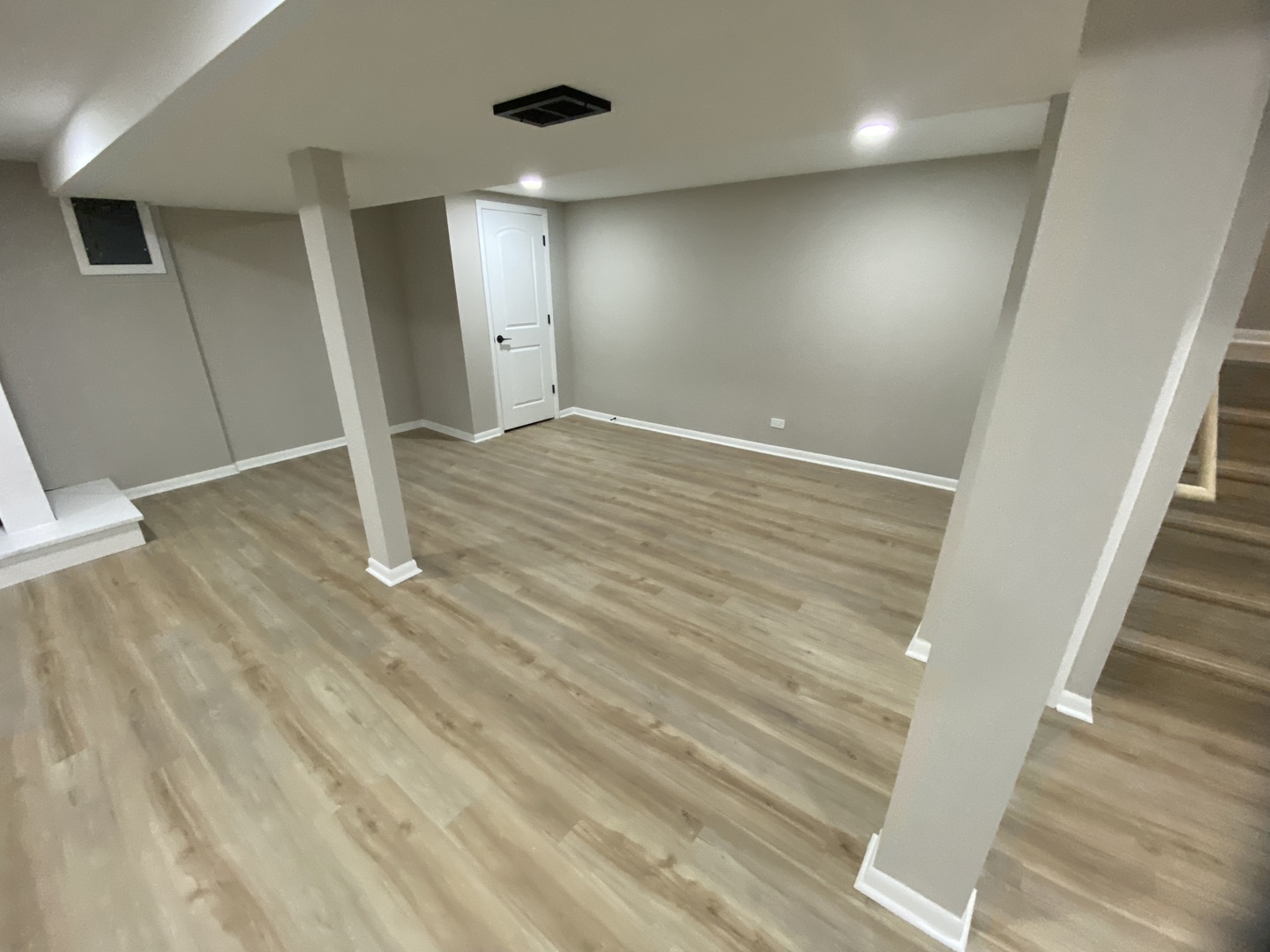 6827 Sussex Road Tinley Park, IL 60477 - Photo 22 of 27 an empty room with wooden floor and entryway