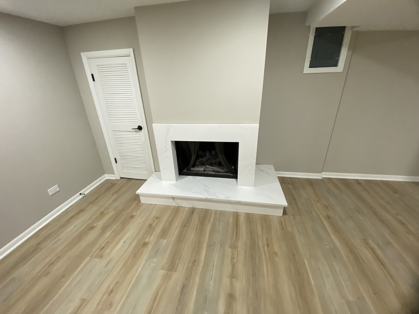 6827 Sussex Road Tinley Park, IL 60477 - Photo 23 of 27 a view of empty room with wooden floor and fireplace