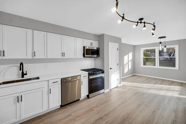 $309,900 | 6827 Sussex Road, Tinley Park, IL 60477