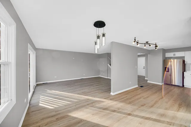 $309,900 | 6827 Sussex Road, Tinley Park, IL 60477