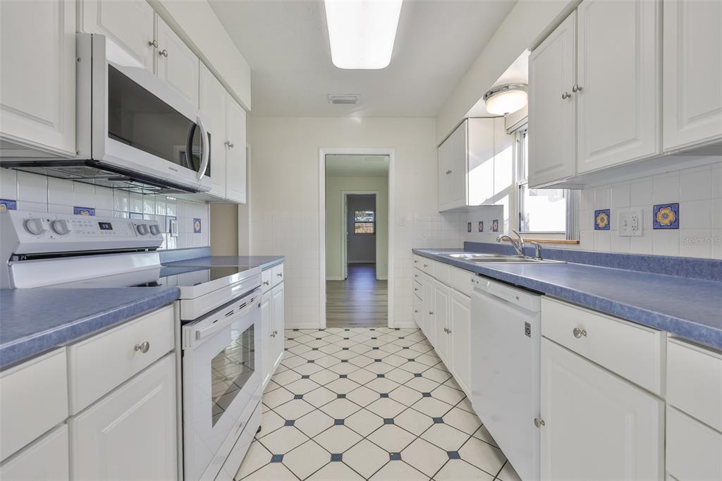 2973 Forest Circle Seffner, FL 33584 - Photo 17 of 45