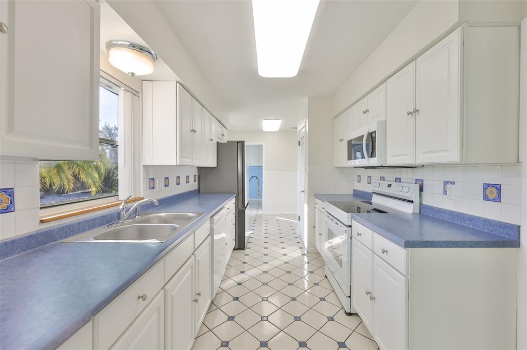 2973 Forest Circle Seffner, FL 33584 - Photo 18 of 45