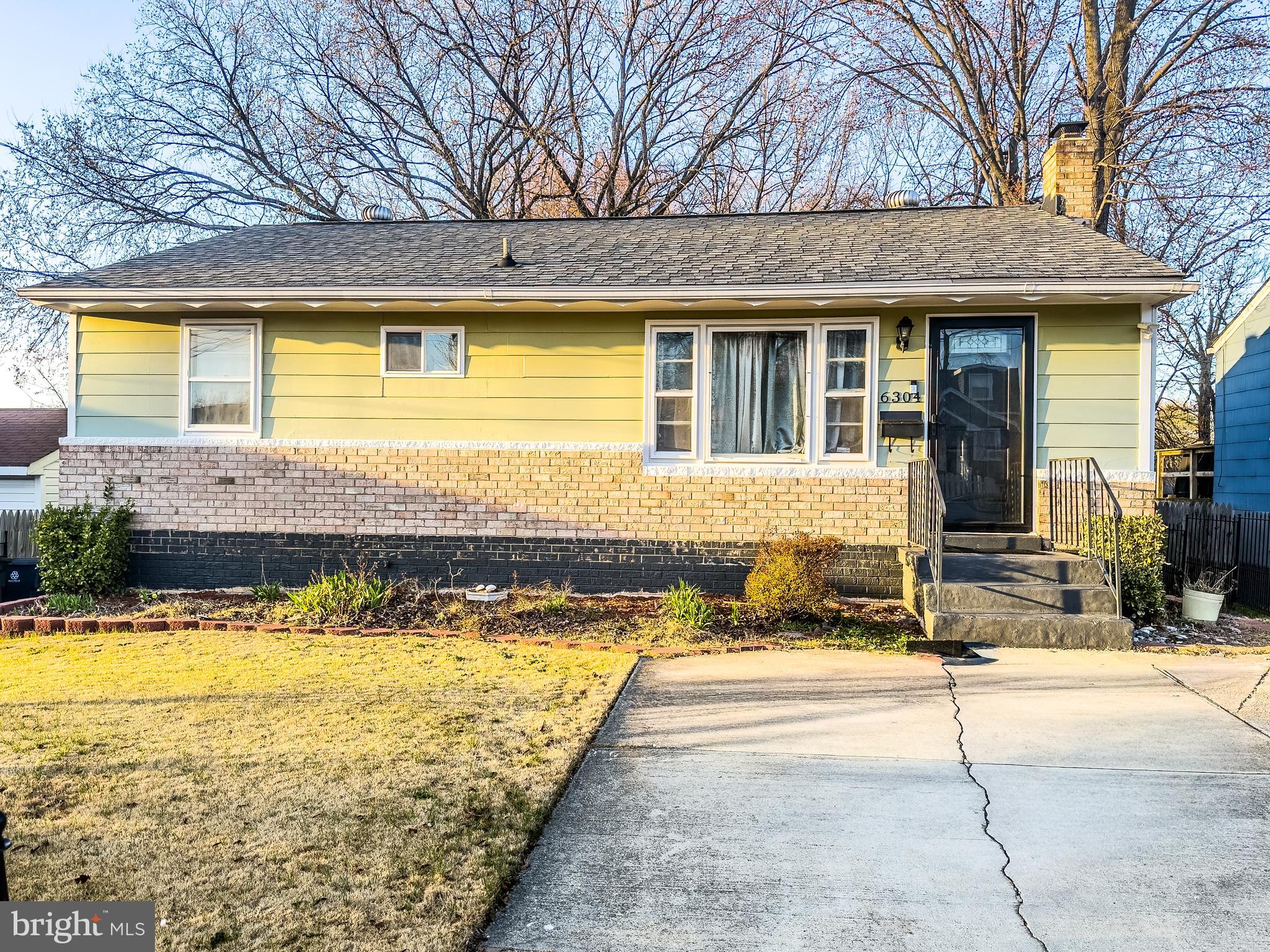 a view of a house with swimming pool