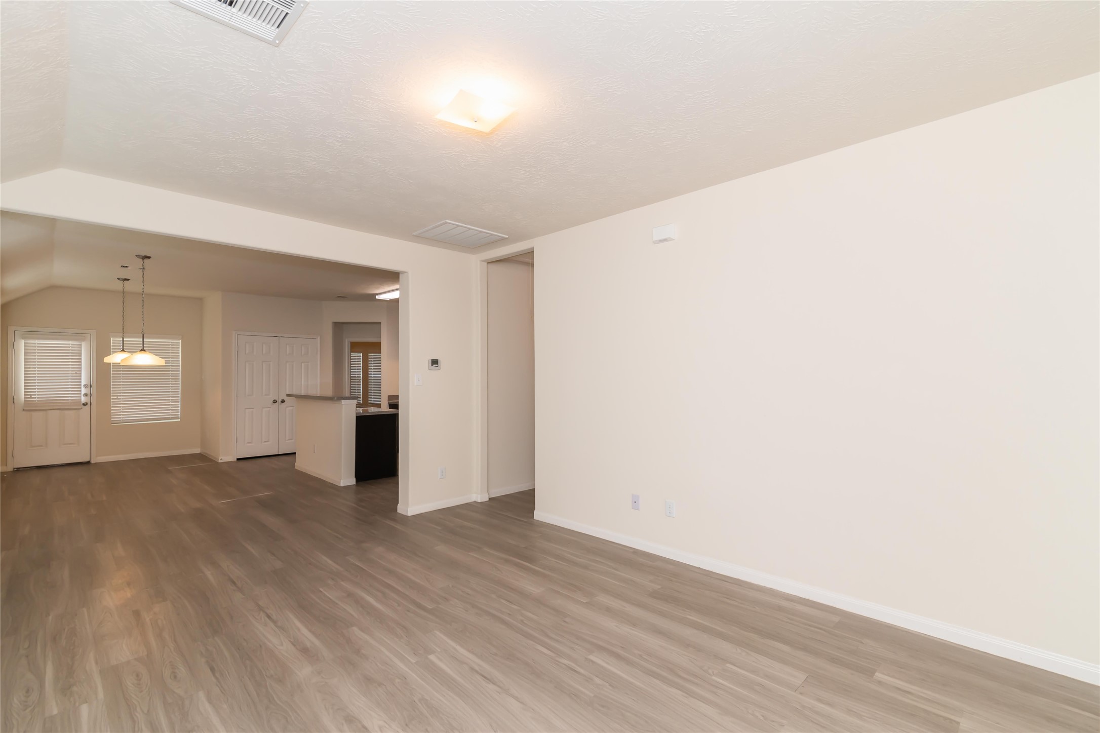 12715 Rio Brazos Street Rosharon, TX 77583 - Photo 3 of 8 Photos may be representative of the floor plan and not the exact home. Finishes, layout, and features of the actual property for lease may vary.