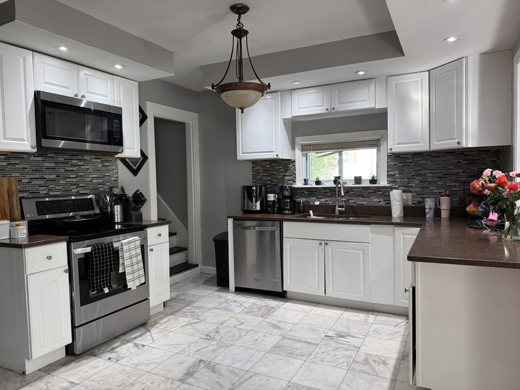 35 Farmland Road Lowell, MA 01850 - Photo 1 of 20