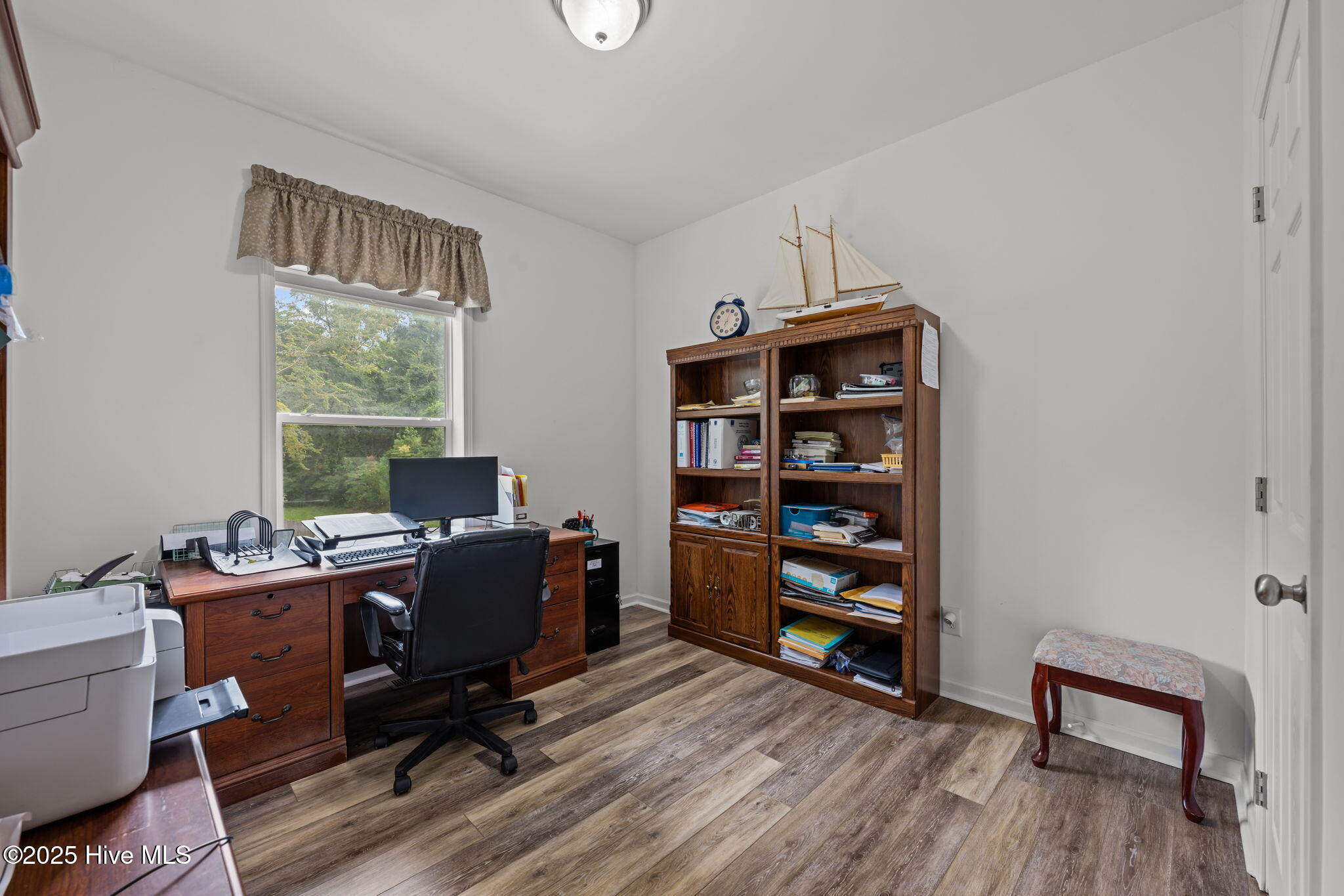 425 Sand Ridge Road New Bern, NC 28560 - Photo 26 of 53 Third Bedroom with Neutral Colors