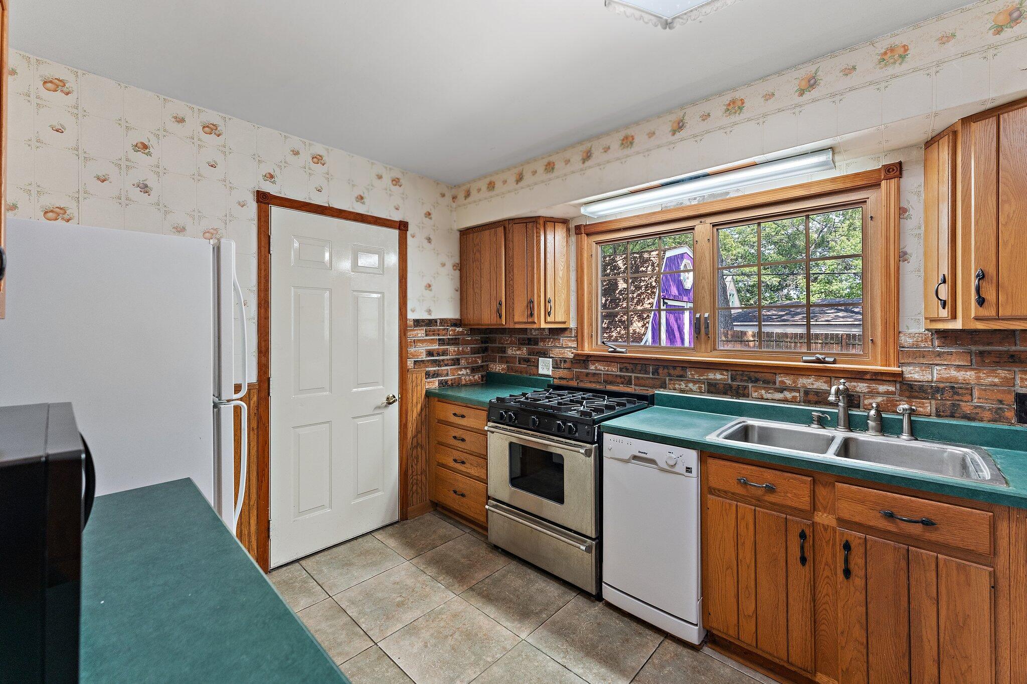 333 North Rensselaer Avenue Griffith, IN 46319 - Photo 9 of 18 2048x1365