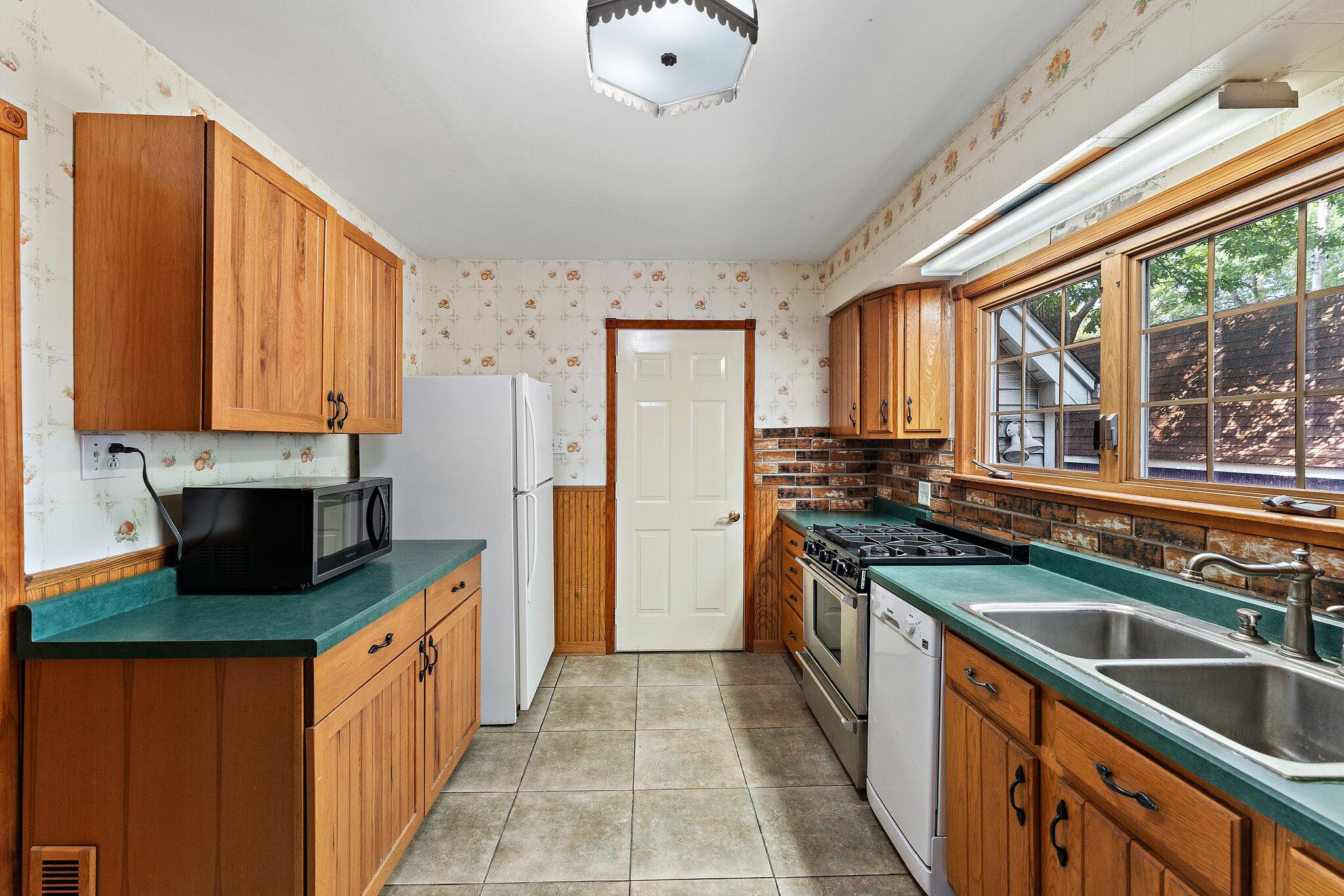 333 North Rensselaer Avenue Griffith, IN 46319 - Photo 10 of 18 2048x1365