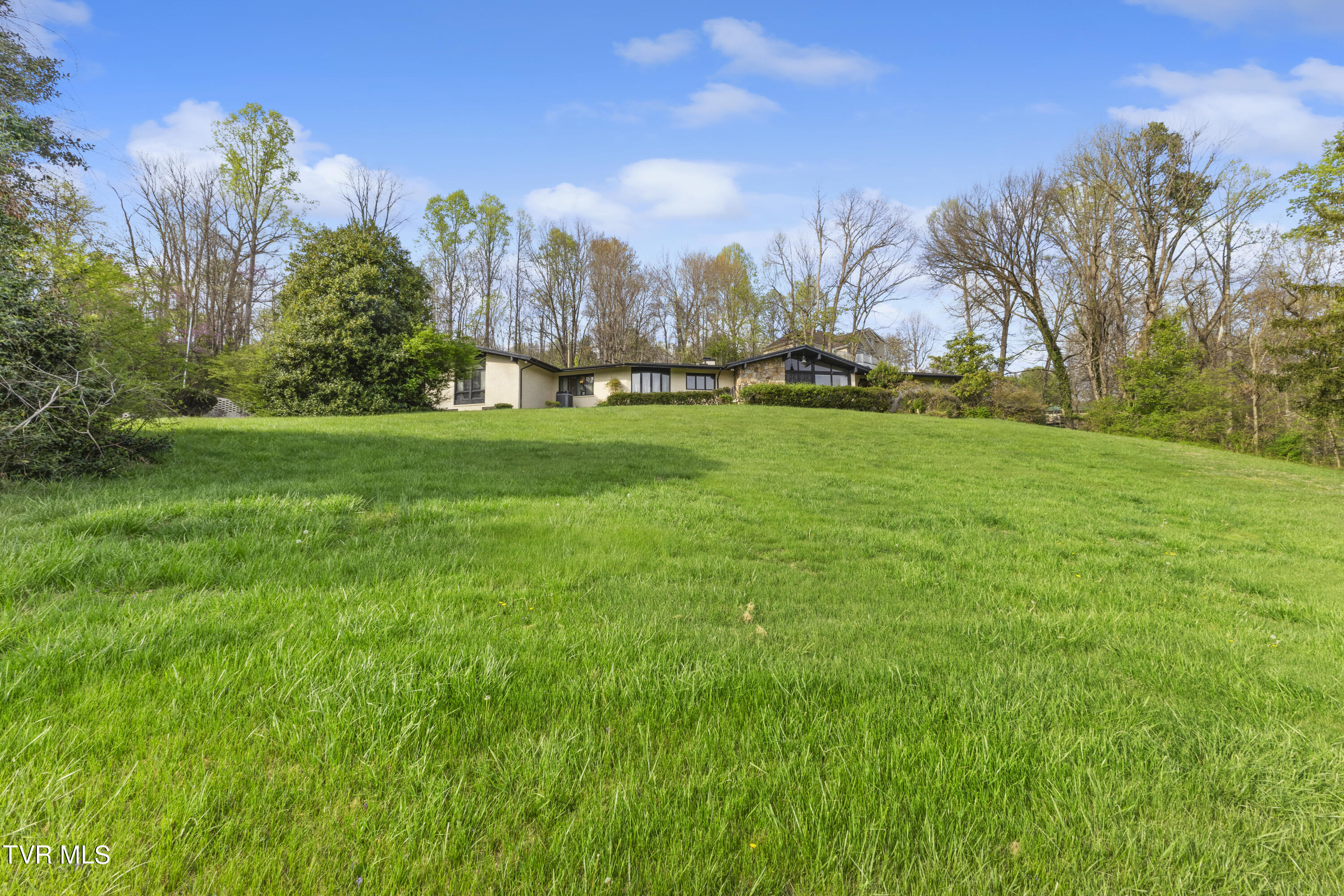 42 Green Tree Circle Bristol, VA 24201 - Photo 2 of 50 128A0075