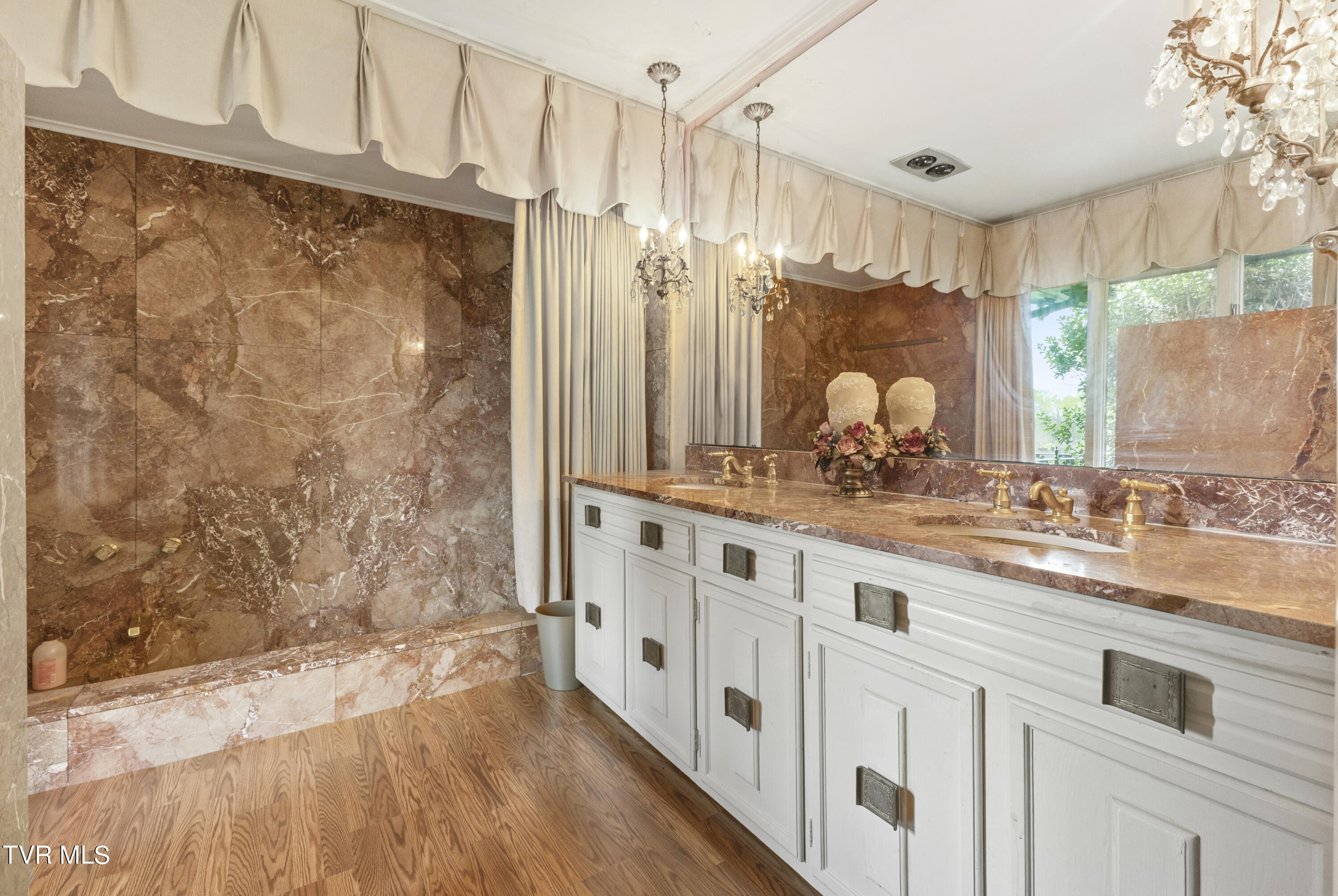 42 Green Tree Circle Bristol, VA 24201 - Photo 36 of 50 128A0194