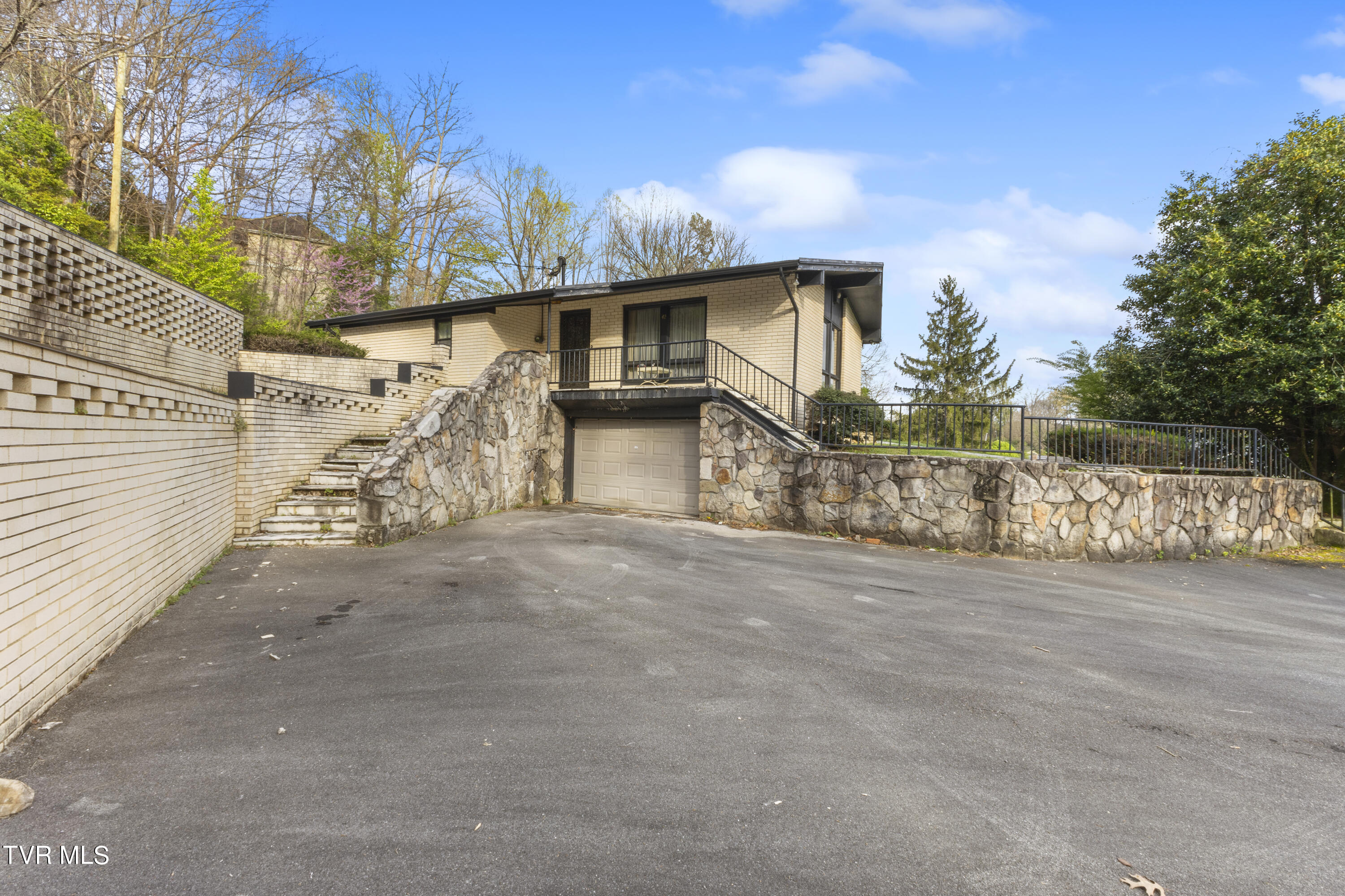 42 Green Tree Circle Bristol, VA 24201 - Photo 5 of 50 128A0086