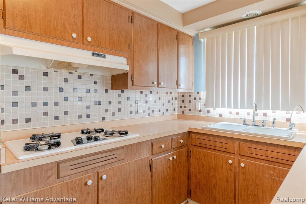 33401 Defour Drive Sterling Heights, MI 48310 - Photo 11 of 38