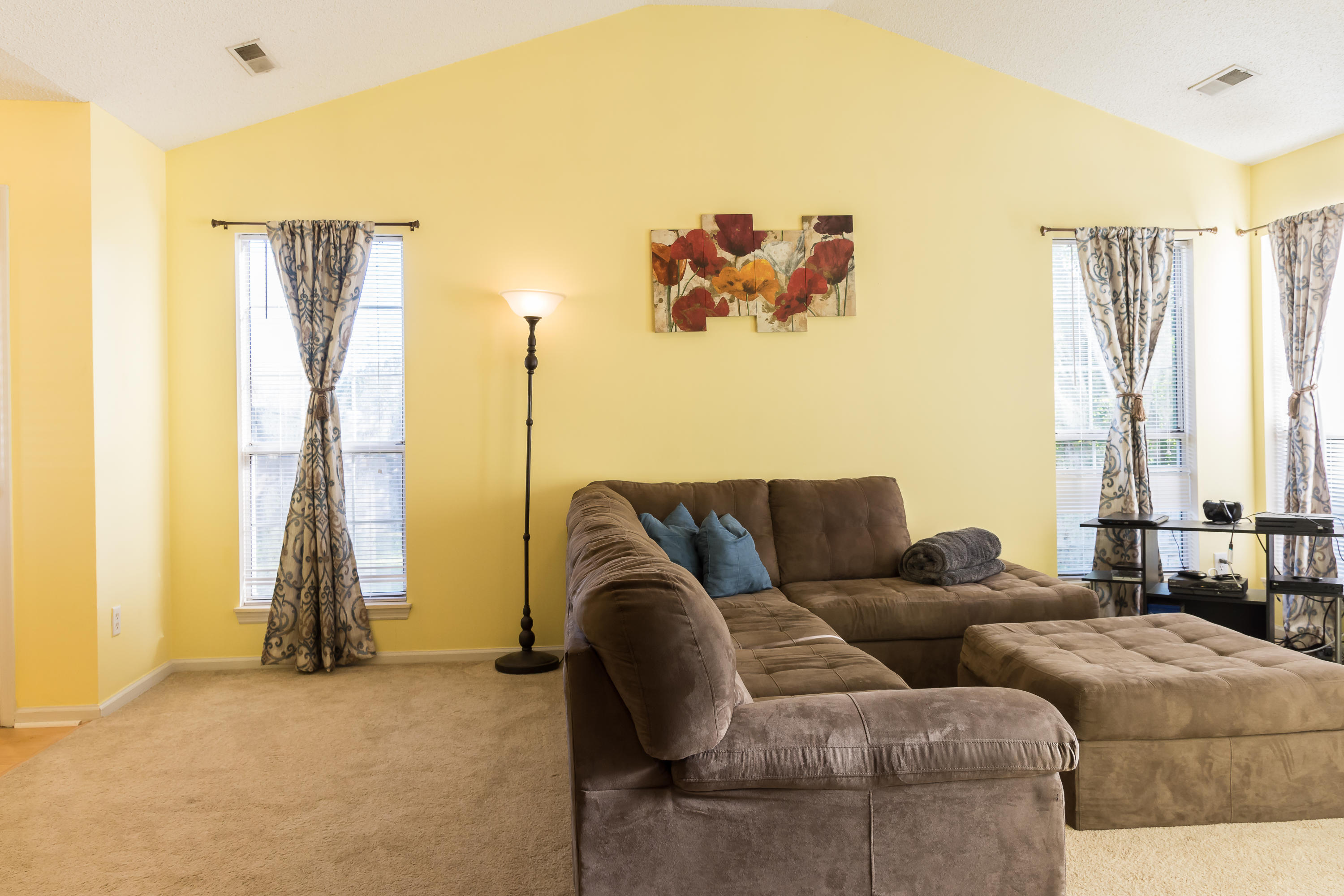 133 Alcester Road Goose Creek, SC 29445 - Photo 5 of 17 Living Room