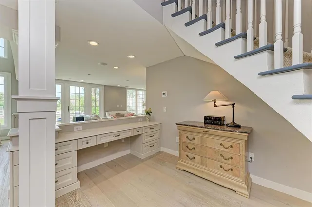 a view of a livingroom with closet and a ceiling fan