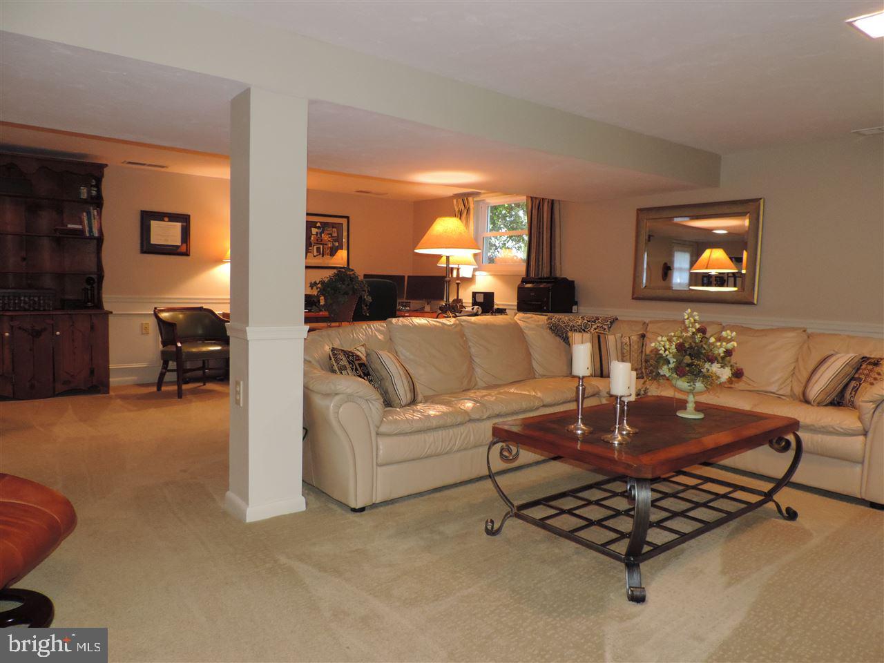 1812 Crestlyn Road York, PA 17403 - Photo 24 of 36 Gallery Image 24